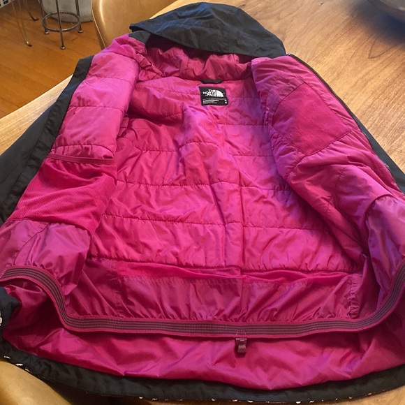 The North Face women’s size M snowboarding jacket. Excellent condition - Picture 5 of 5